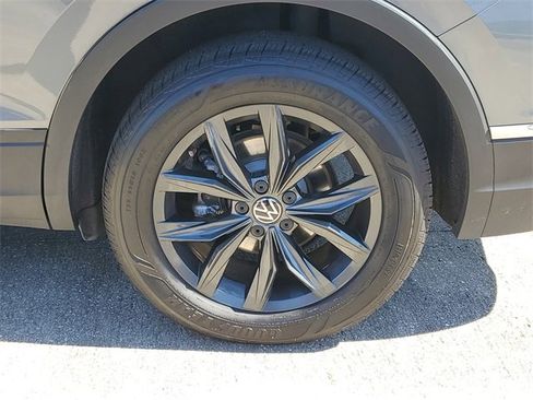 Used 2024 Volkswagen Tiguan SE image 5