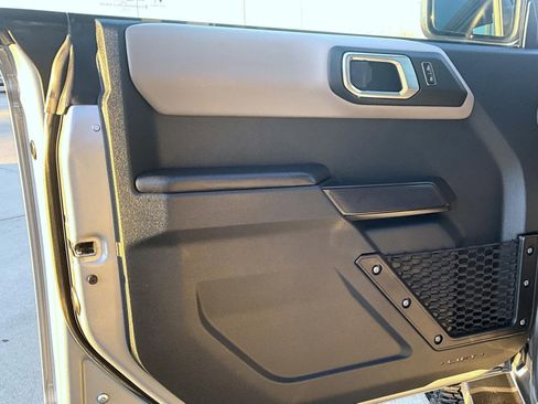 Used 2024 Ford Bronco Wildtrak image 9