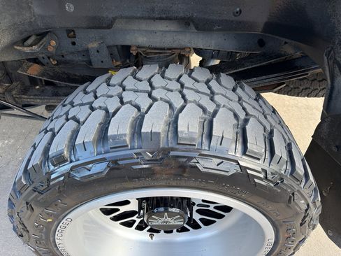 Used 2022 Ford F350 Platinum w/ FX4 Off-Road Package AWD/4WD image 10