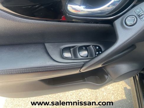 Used 2018 Nissan Rogue Sport SV AWD/4WD image 15