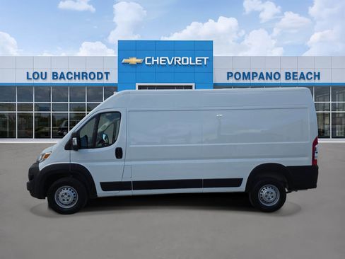 Used 2025 RAM ProMaster 2500 w/ Convenience Group FWD image 4