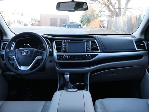 Used 2014 Toyota Highlander XLE image 16