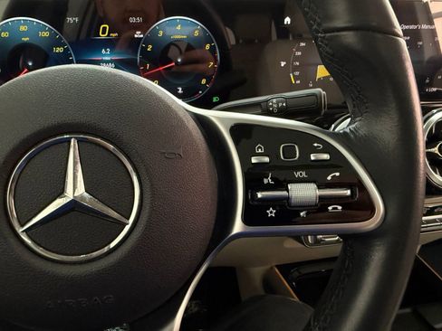 Used 2023 Mercedes-Benz GLB 250 image 28