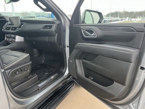 Used 2023 GMC Yukon XL SLT image 49