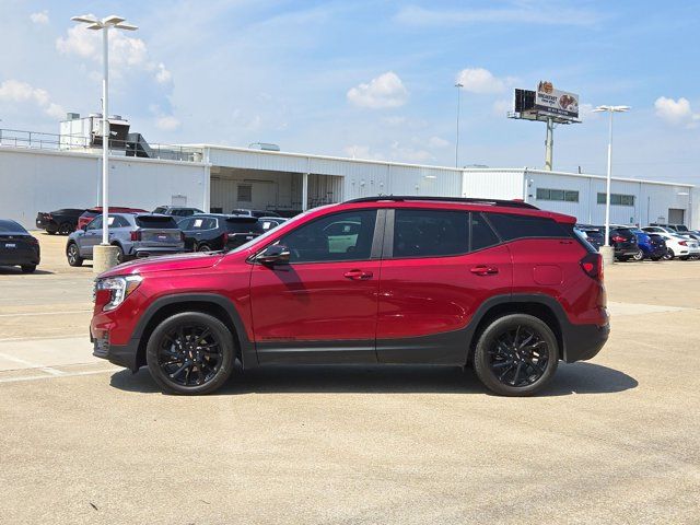 Used 2024 GMC Terrain SLE w/ Driver Convenience Package FWD image 17