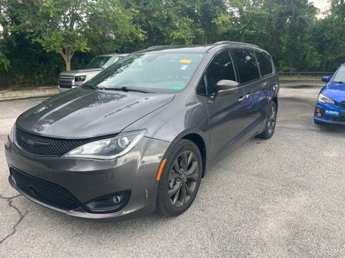 Used 2019 Chrysler Pacifica Limited w/ Advanced Safetytec Group FWD image 4