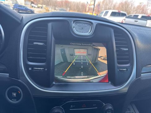 Used 2015 Chrysler 300 Limited image 30