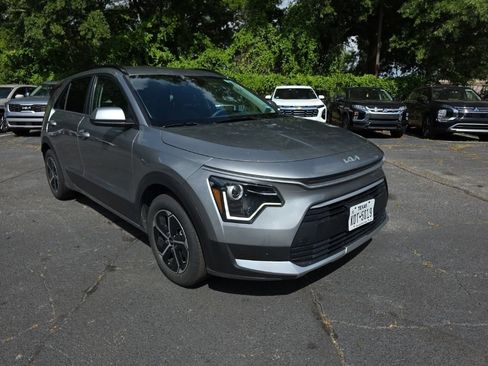 Used 2025 Kia Niro LX FWD image 2