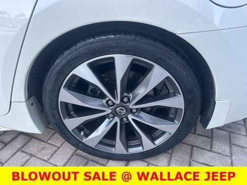 Used 2020 Nissan Maxima Platinum w/ Sport Mat Group FWD image 11