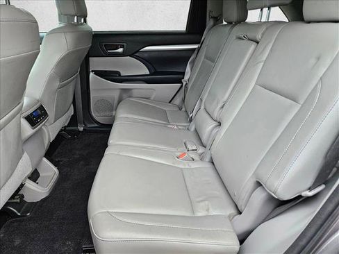Used 2016 Toyota Highlander XLE FWD image 15