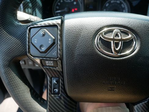 Certified 2022 Toyota Tacoma TRD Off-Road AWD/4WD image 27