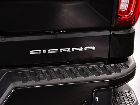 Used 2024 GMC Sierra 1500 Denali w/ Denali Reserve Package AWD/4WD image 12
