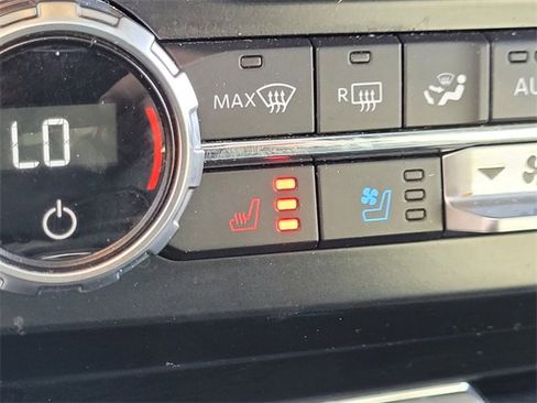 Certified 2022 Ford F450 Limited w/ FX4 Off-Road Package image 23