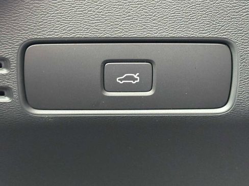 Used 2023 Volvo C40 P8 Recharge Ultimate AWD/4WD image 31