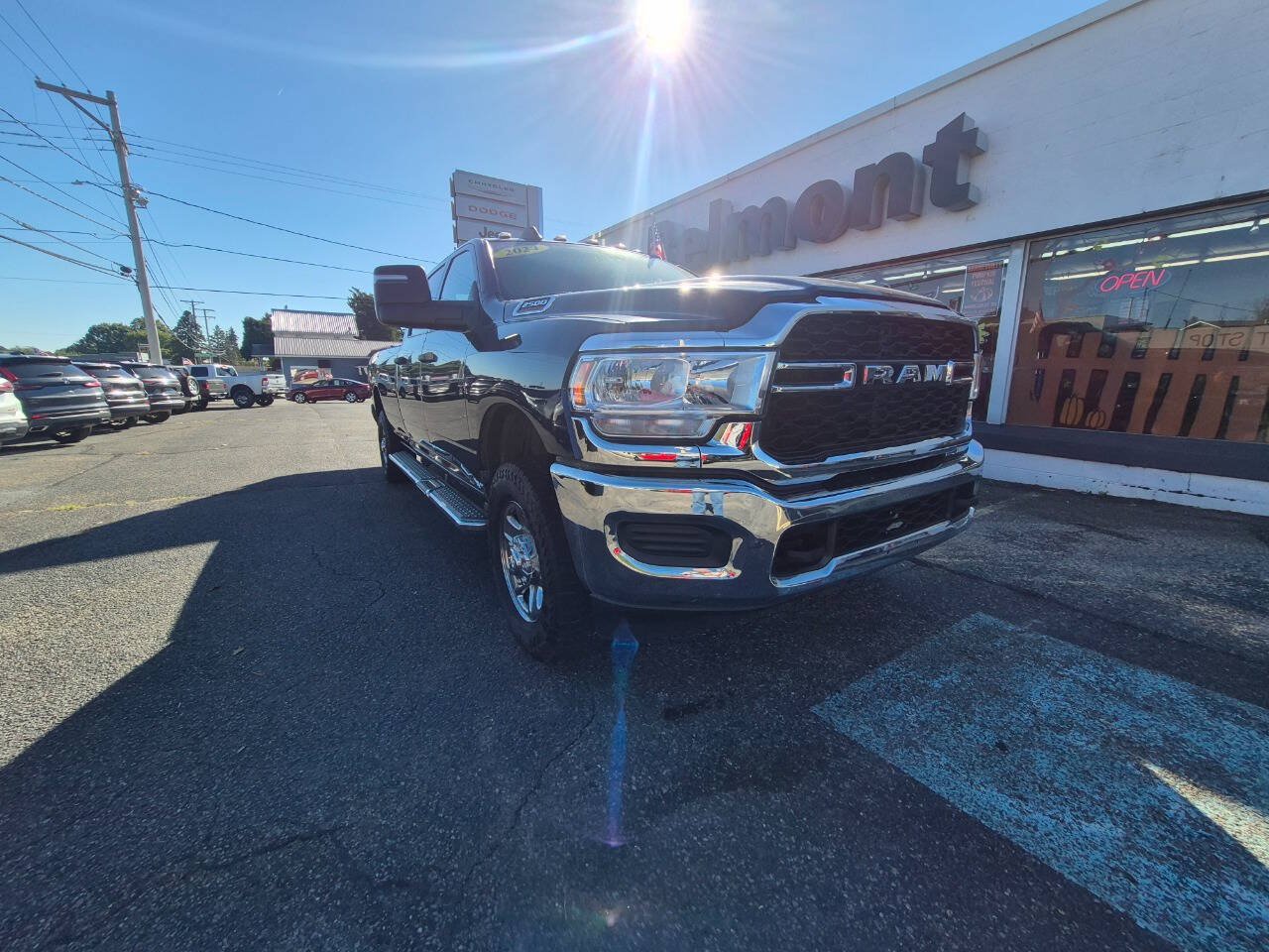 Used 2024 RAM 2500 Tradesman w/ Chrome Appearance Group AWD/4WD image 8