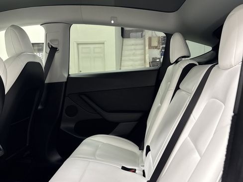Used 2023 Tesla Model Y Performance image 12