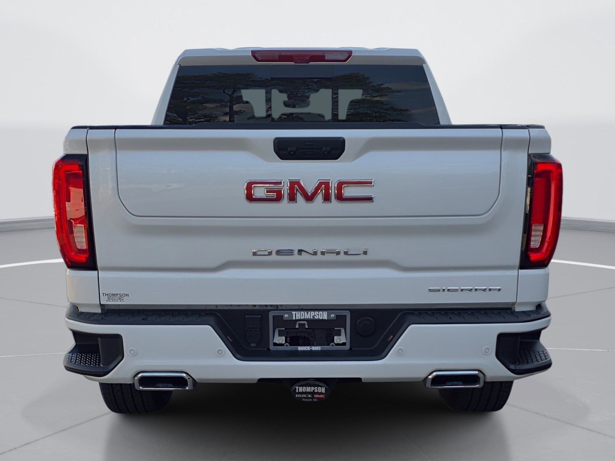 Used 2025 GMC Sierra 1500 Denali w/ Technology Package AWD/4WD image 4