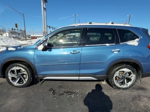 Used 2023 Subaru Forester Touring image 5