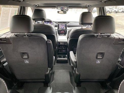 Used 2023 Jeep Grand Cherokee L Laredo image 19