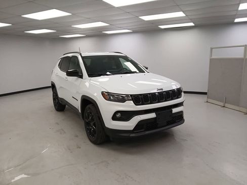 New 2026 Jeep Compass Latitude image 2