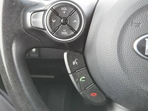 Used 2017 Kia Soul Base image 9