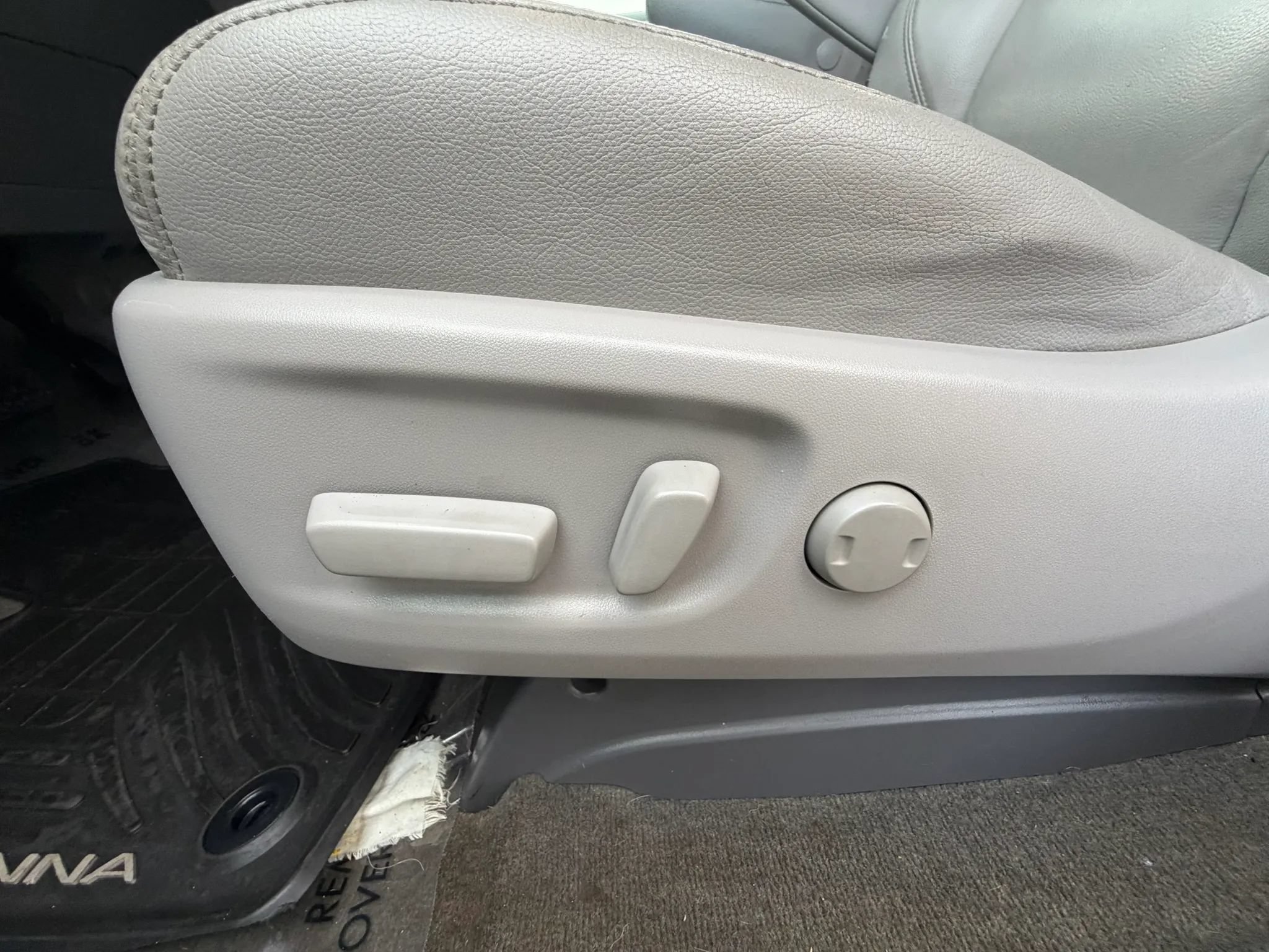 Used 2017 Toyota Sienna XLE Premium FWD image 15