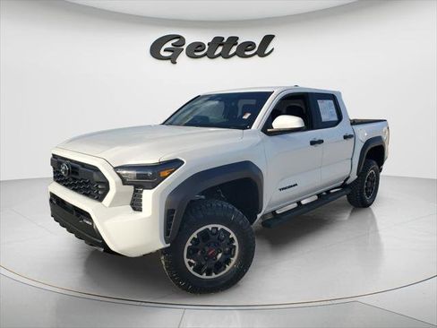Certified 2025 Toyota Tacoma TRD Off-Road AWD/4WD image 1
