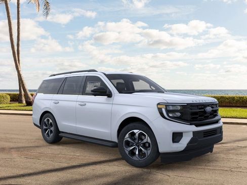 New 2026 Ford Expedition Active image 7