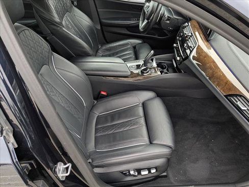 Used 2019 BMW M550i xDrive image 24