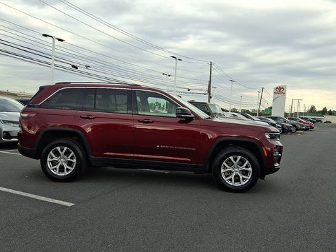 Used 2022 Jeep Grand Cherokee Limited AWD/4WD image 7