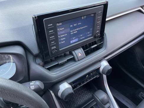 Used 2019 Toyota RAV4 LE w/ Carpet Mat Package AWD/4WD image 17