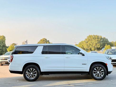 Used 2021 Chevrolet Suburban LT w/ LT Signature Package RWD image 9