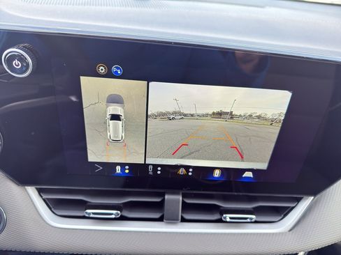 New 2026 Chevrolet Equinox LT w/ Convenience Package II image 16