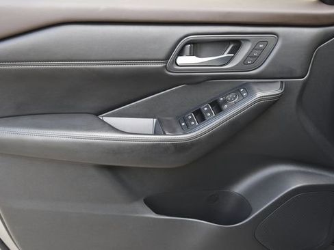 Used 2023 Nissan Rogue SL w/ SL Premium Package image 23