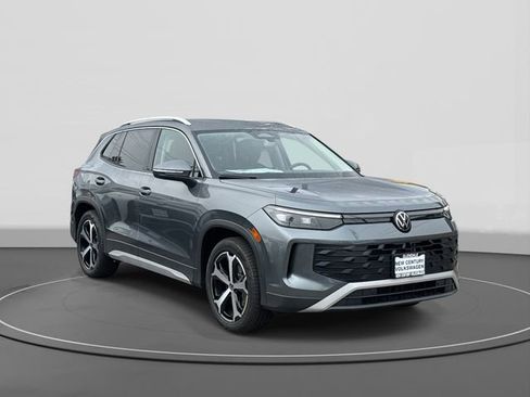 New 2026 Volkswagen Tiguan SE image 1