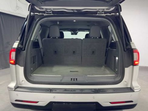 Used 2019 Lincoln Navigator L Select RWD image 36