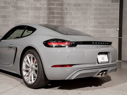Used 2025 Porsche 718 Cayman S RWD image 34