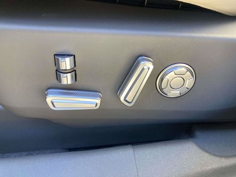 New 2025 Lincoln Nautilus Reserve image 23