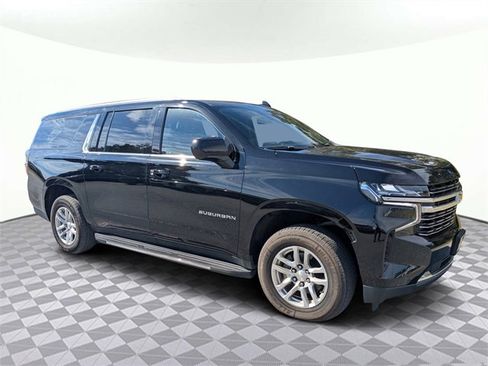 Used 2023 Chevrolet Suburban LT image 2