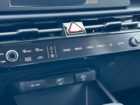 New 2026 Kia Niro LX image 21