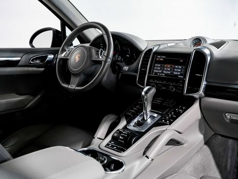 Used 2013 Porsche Cayenne Diesel AWD/4WD image 27