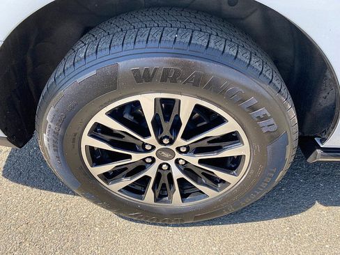 Certified 2025 Ford Expedition Platinum AWD/4WD image 16