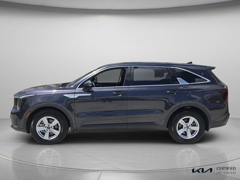 Certified 2026 Kia Sorento LX FWD image 3