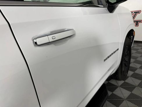 Used 2023 Chevrolet Suburban Premier AWD/4WD image 29