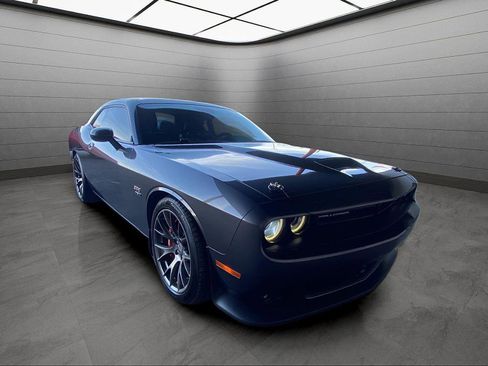 Used 2017 Dodge Challenger SRT w/ Technology Group image 7