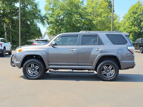 Used 2013 Toyota 4Runner SR5 AWD/4WD image 6