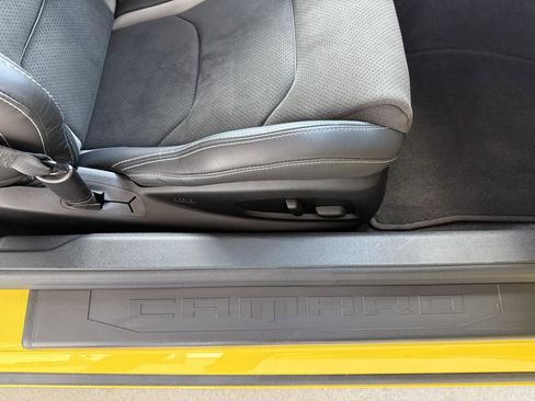 Used 2018 Chevrolet Camaro SS RWD image 31