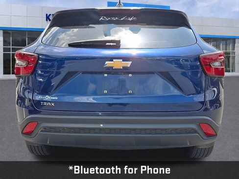 Used 2024 Chevrolet Trax LS FWD image 5
