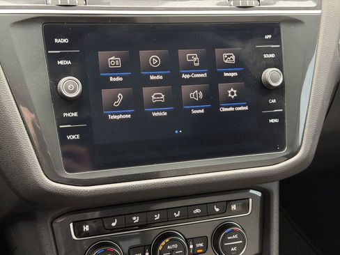 Used 2020 Volkswagen Tiguan S image 24