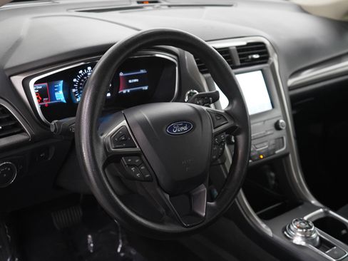 Used 2020 Ford Fusion SE image 19